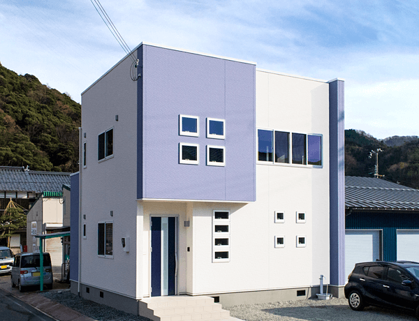 鮮やかパープルのCUBEハウス
